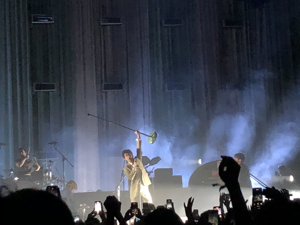 euphrosynepp's tweet photo. Low quality Alex Turner #arcticmonkeys https://t.co/jt5cghtdrZ