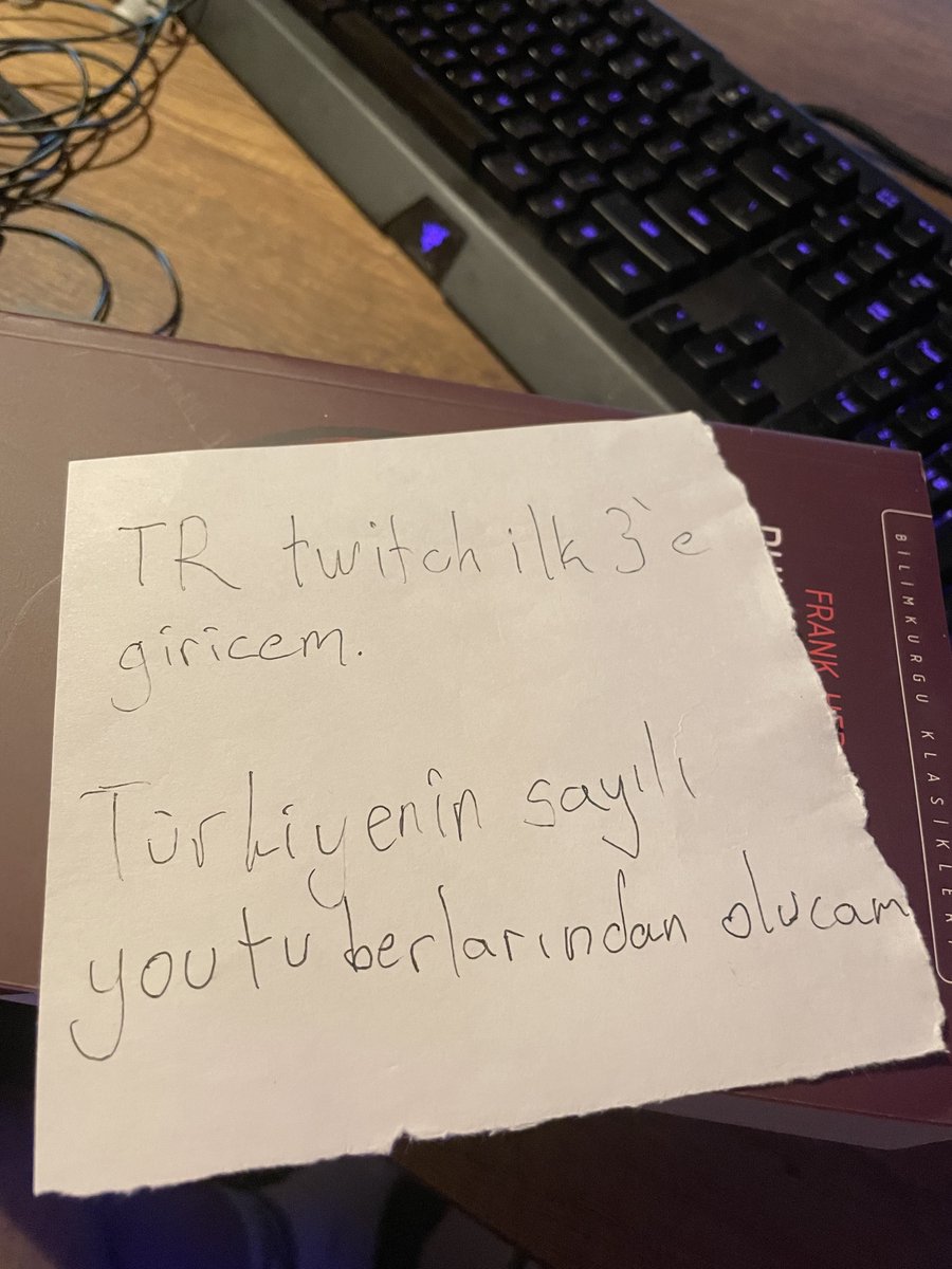 7 yaşındaki yayıncı kardeşimin kitaplarını karıştırırken arasında bunu buldum 🥰