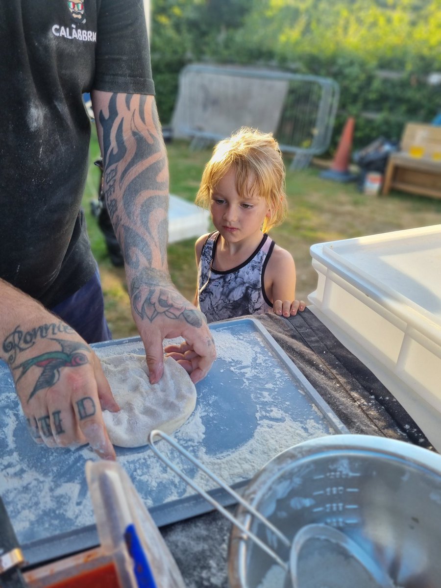 Calabbria1's tweet photo. A fantastic couple of days at @hopleyscamping with @therusticbewdley everyone was fed and the kids loved it especially when able to come in the tent and make their own 😀!

See you again soon Hopleys 👍

#pizza #streetfood #neapolitanstylepizza #stonebaked #kidderminster #bewdley https://t.co/kDN6racjL3