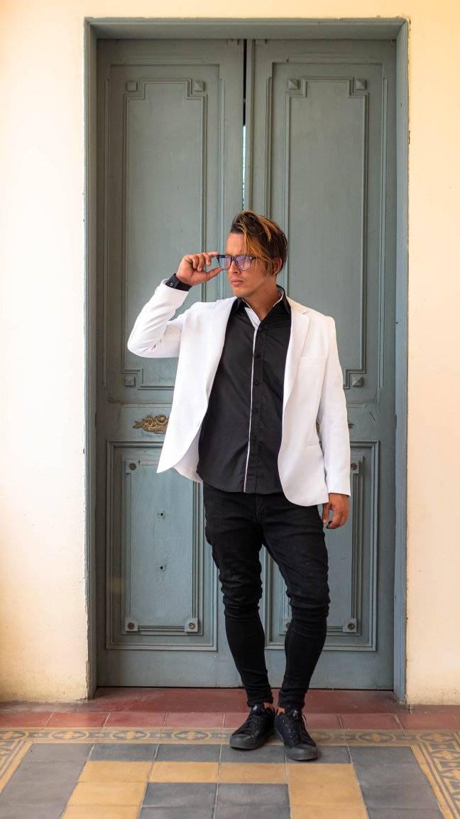 Hoy de cumpleaños nuestro vocalista y líder Bony 🎂