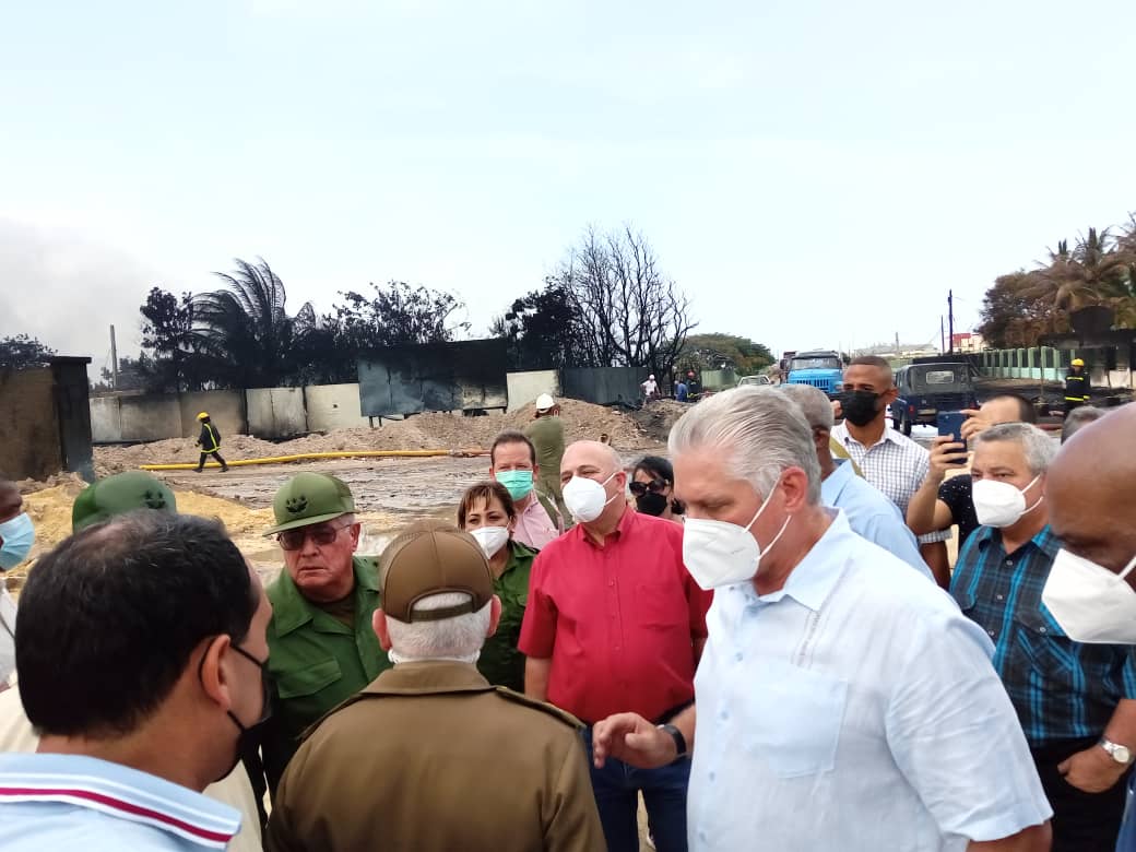 DrRobertoMOjeda's tweet photo. Realizamos recorrido por la zona del siniestro en #Matanzas, acompañando a @DiazCanelB, constatamos los avances de las acciones realizadas. Hoy ha sido una jornada de victoria. #Cuba #FuerzaMatanzas @MinfarC @minint_cuba @DiazCanelB https://t.co/ek8c50KmHx