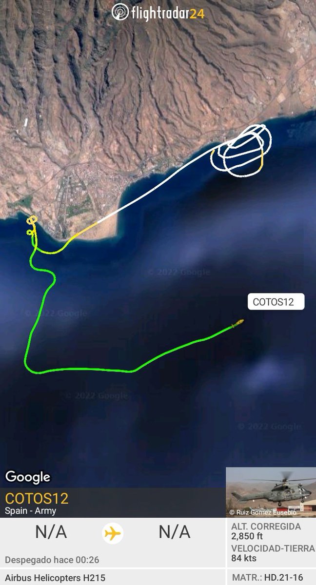 MilRadar's tweet photo. H215 Súper Puma HD.21-16 del @EjercitoAire sobre el sur de #GranCanaria tras efectuar aproximaciones a el #Berriel https://t.co/y9JpEgSL5o