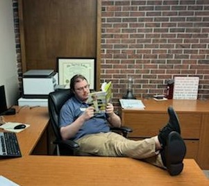 DCurryStateFarm's tweet photo. Happy National Book Lovers Day!  We enjoy a good book here in our office!

Which member of your family holds the title of most books read? https://t.co/M5T5BCuMt5