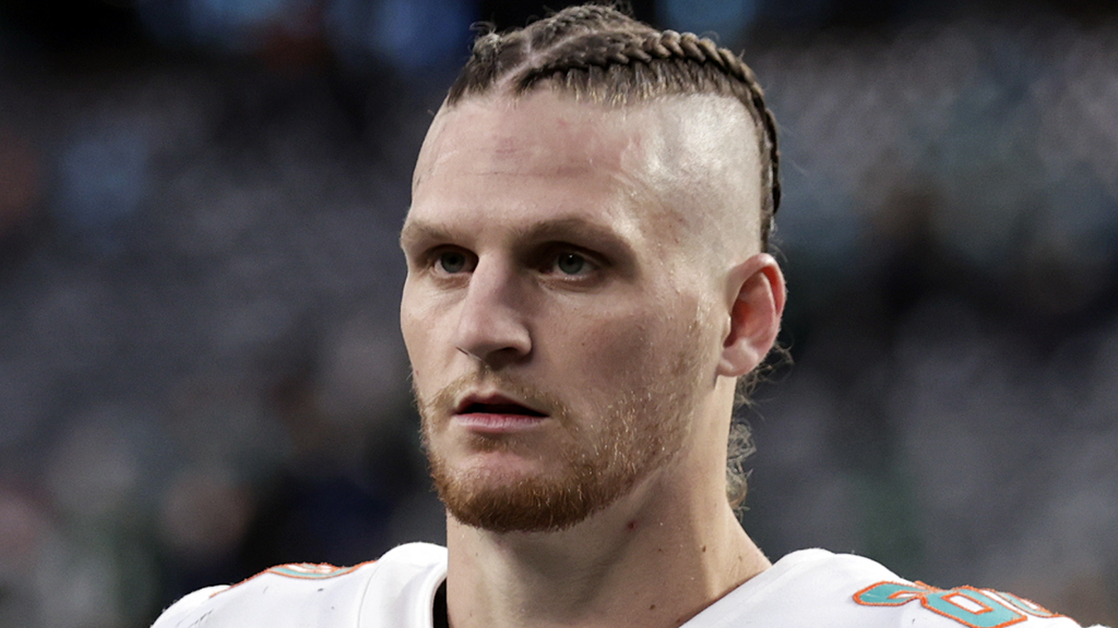 AroundTheNFL's tweet image. Trade! Texans acquire TE Adam Shaheen and a 2023 seventh-round pick from Dolphins in exchange for a '23 sixth-round pick 

nfl.com/news/nfl-news-…