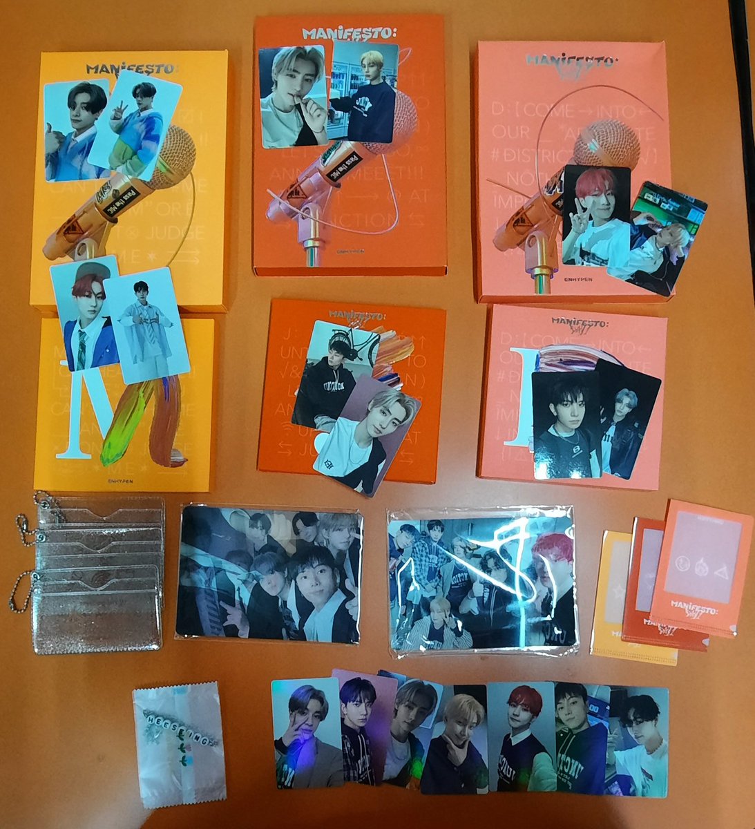 bluerabbitanna's tweet photo. Another happy budol from my favorite shop! Me and my friend had a blast when we were unboxing the albums. Uwing uwi ang hyung line 🥰 specially ang ramyeonz. #SUNSPHFeedback https://t.co/82uj7LfLi5