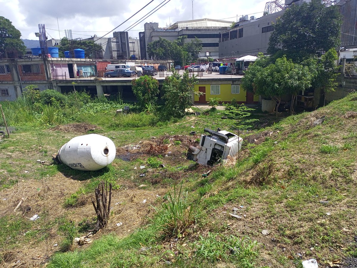 ImvihSucre's tweet photo. El día de hoy 09 de Agosto de 2022 funcionario de (IMVIH-SUCRE), realiza encuentro con las voceras de la AVV Maca socialista para el inicio de  formación de las brigadas ecológicas. Fijando fecha para el inicio de las actividades con las brigadas.
@GabrielaEsSucre
@JoseVRangelA https://t.co/oTBiG1eU3b