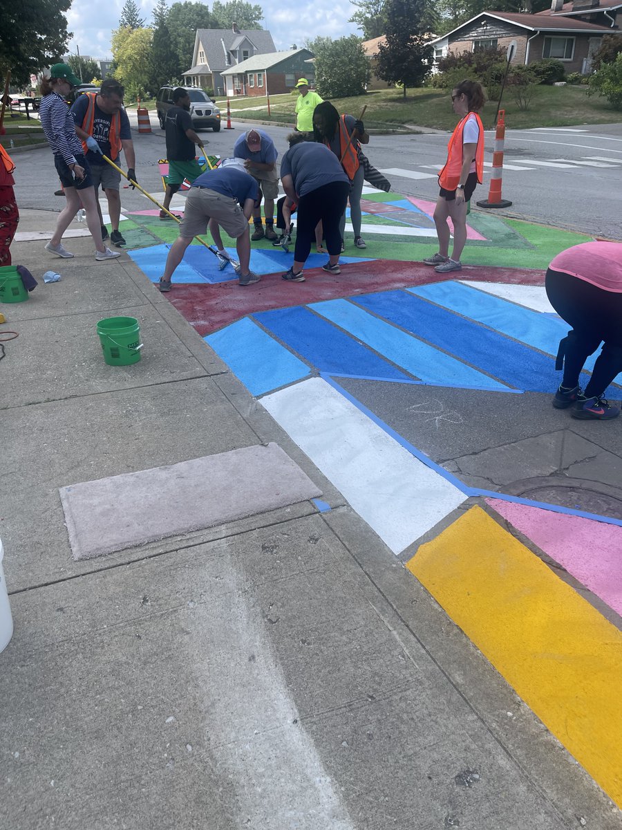 IPSABE88's tweet photo. Great things are happening at ABE. The Community Heights Neighborhood Organization used a grant to paint a mural to improve driving conditions while our scholars walk to and from school. @Erob624 #TeamESRocks #provingwhatspossible https://t.co/fgPpiy2RPM