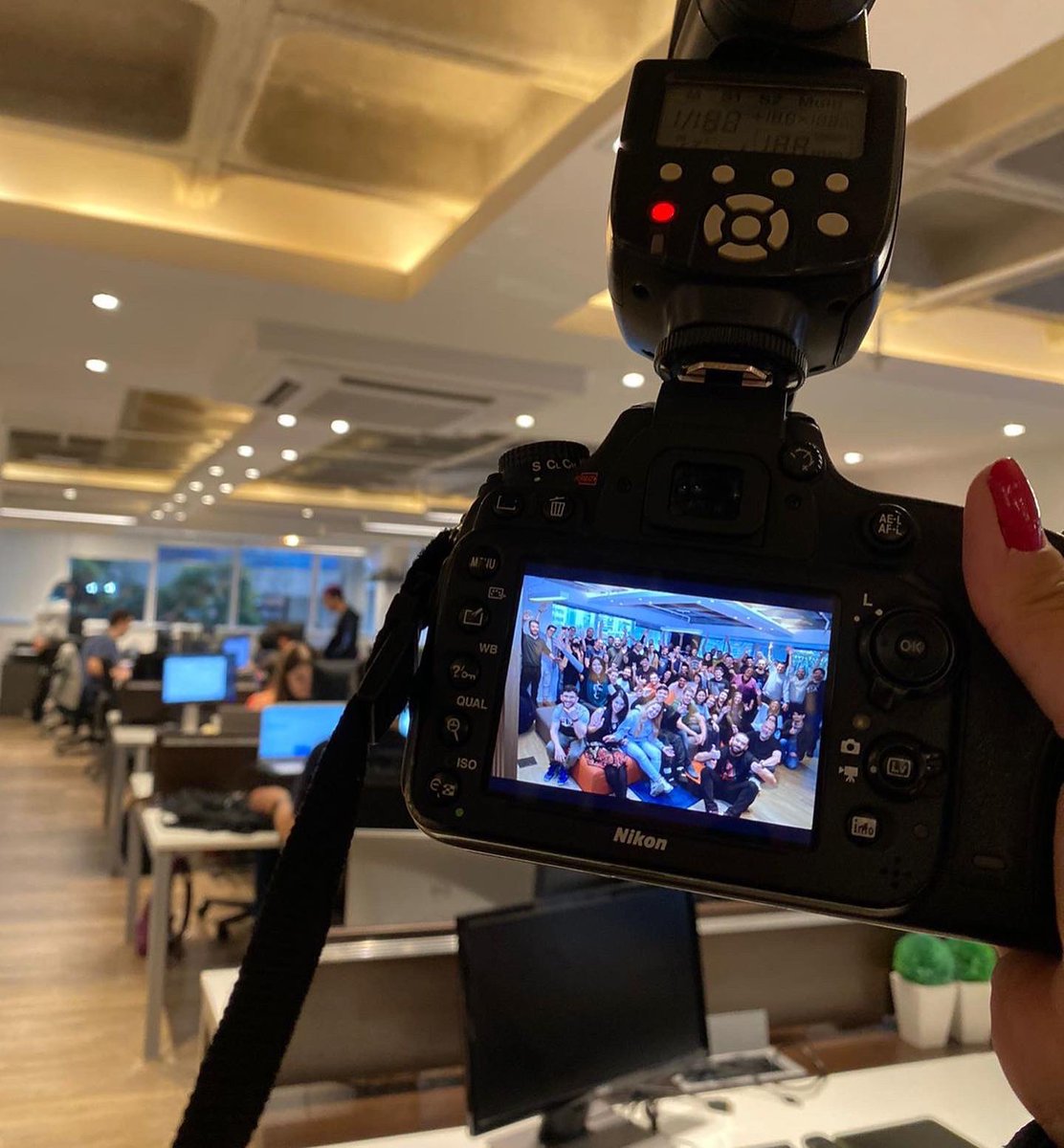 zbra_dev's tweet photo. Começamos o 2° dia da ZWEEK com a equipe visitando nosso cliente e parceiro GRAACC.
Depois, muito trabalho, interação e diversão, rolou até violão e cantoria.
Home office é legal, mas ver esse escritório cheio com a turma toda reunida, é maravilhoso!
Essa é a #ZBRA na #ZWEEK https://t.co/5Xm39LUvBm