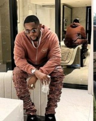 gaticityinc's tweet photo. The show promoter of the Tanzanian event Nigerian singer, Kizz Daniel failed to perform at has given his version of what transpired — “Kizz Daniel refused to perform because the airline did not bring his gold chain” https://t.co/SyJaQ6cLhL
