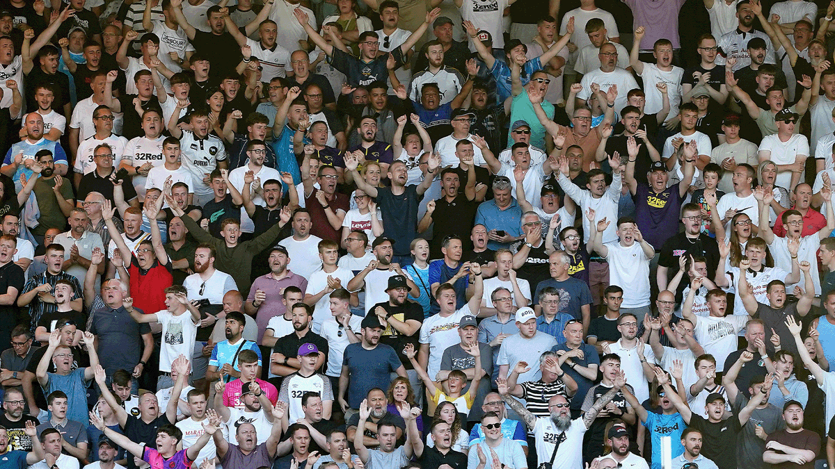 1,662 Rams in a sold-out away end tonight! 🖤🤍 Excellent throughout! 👏🐏 #DCFC #dcfcfans