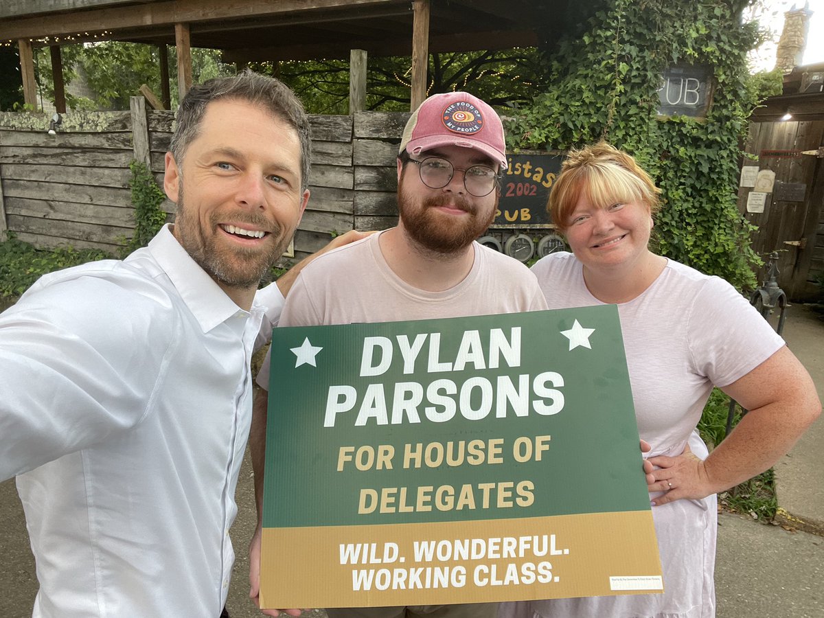 parsonsforwv's tweet photo. Great meeting with @wvcantwait to map out our road to victory this November! If you want to help us elect a delegate who will never take corporate cash, never cross a picket line, and never punch down, you can donate or volunteer below! 👇
https://t.co/2sV0LW43va #wvcantwait https://t.co/ZVuMaPmEuu