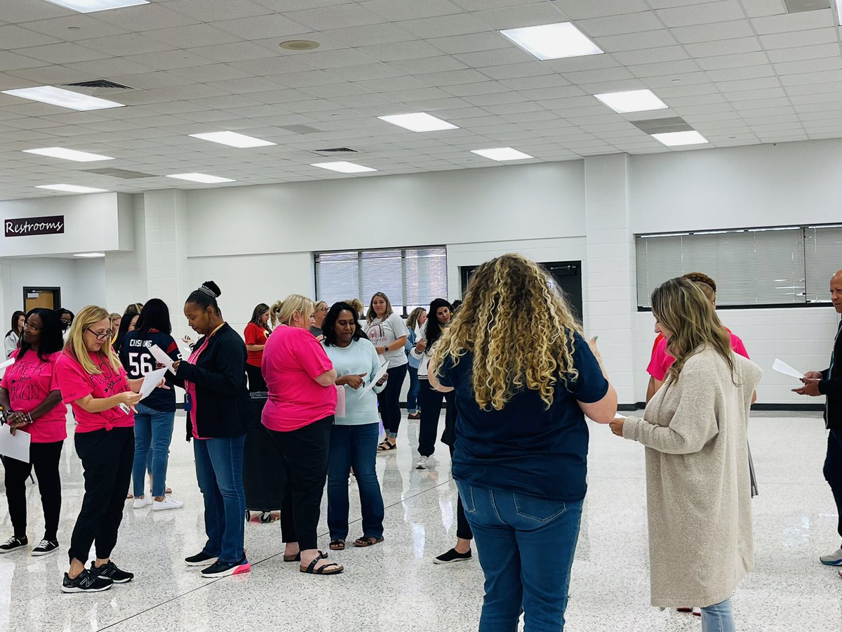 Silverlake teachers and leaders kicked off the school year learning Talk, Read, Talk, Write strategies alongside colleagues from Challenger Elementary! We “BELIEVE” it’s going to be an amazing year! 🗣📖🗣✍️