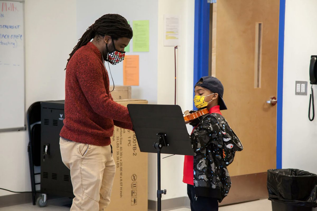 Calling all musicians and music educators! We're looking for string, harp, flute, and clarinet Teaching Artists to join the Play On Philly community this fall. Apply today! buff.ly/3kNhgJE 

📸: Daniel Kontz

#playonphilly #musiced #hiring #teachingartists #musicians