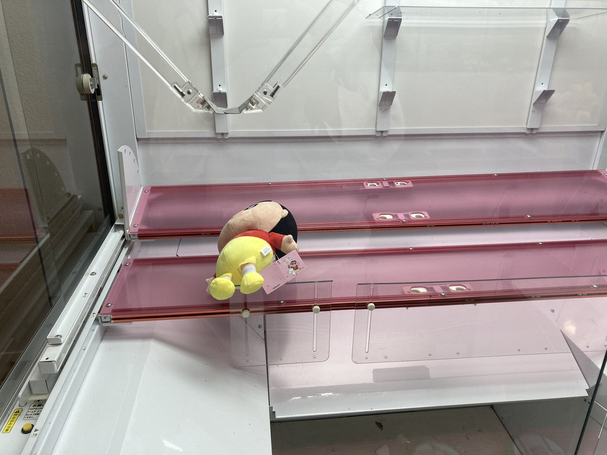 ETGppp's tweet photo. 寂しすぎるUFOキャッチャー見つけた https://t.co/8frvsDnRKh