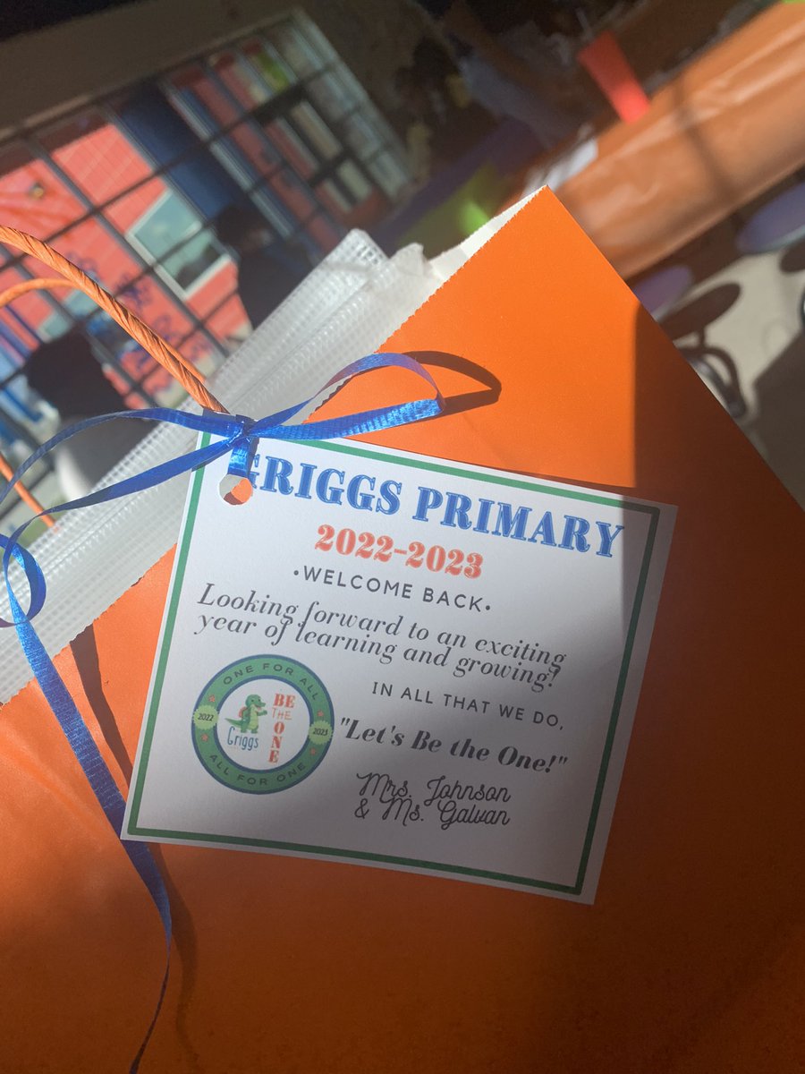 ofelia92902368's tweet image. Thank God for a great first day back🥹@Griggs_AISD @galvansonia3 
#Awesomeprekoutfits
#readyforkinder