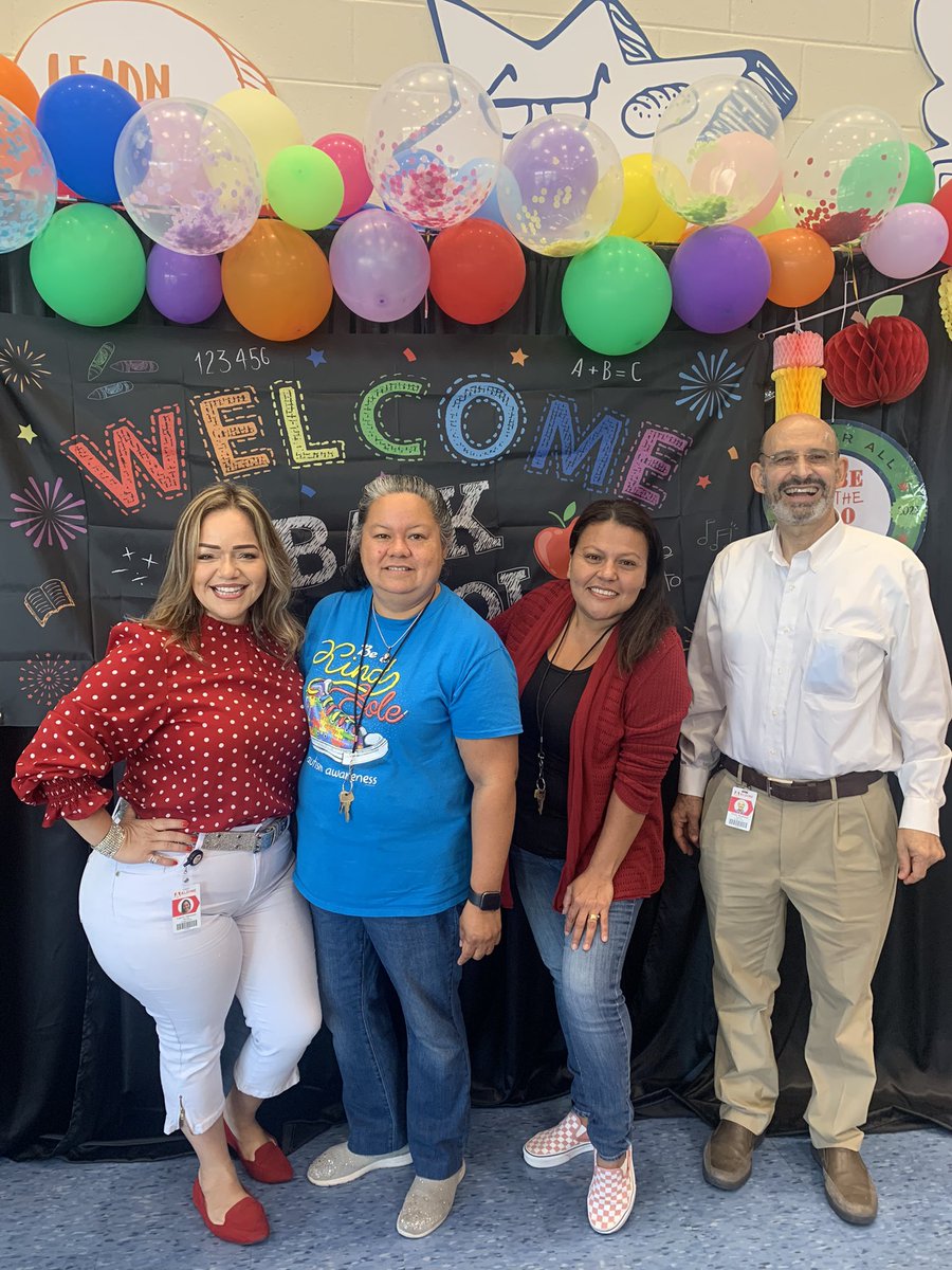 ofelia92902368's tweet image. Thank God for a great first day back🥹@Griggs_AISD @galvansonia3 
#Awesomeprekoutfits
#readyforkinder