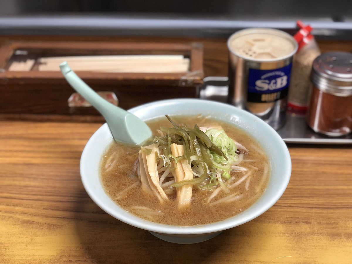 crazy_chevy's tweet photo. 真夜中過ぎの味噌ラーメン。
#雨の札幌 #藤圭子 #すすきの #味噌ラーメン #ラーメン #福来軒 https://t.co/0IPAAcZ9kE