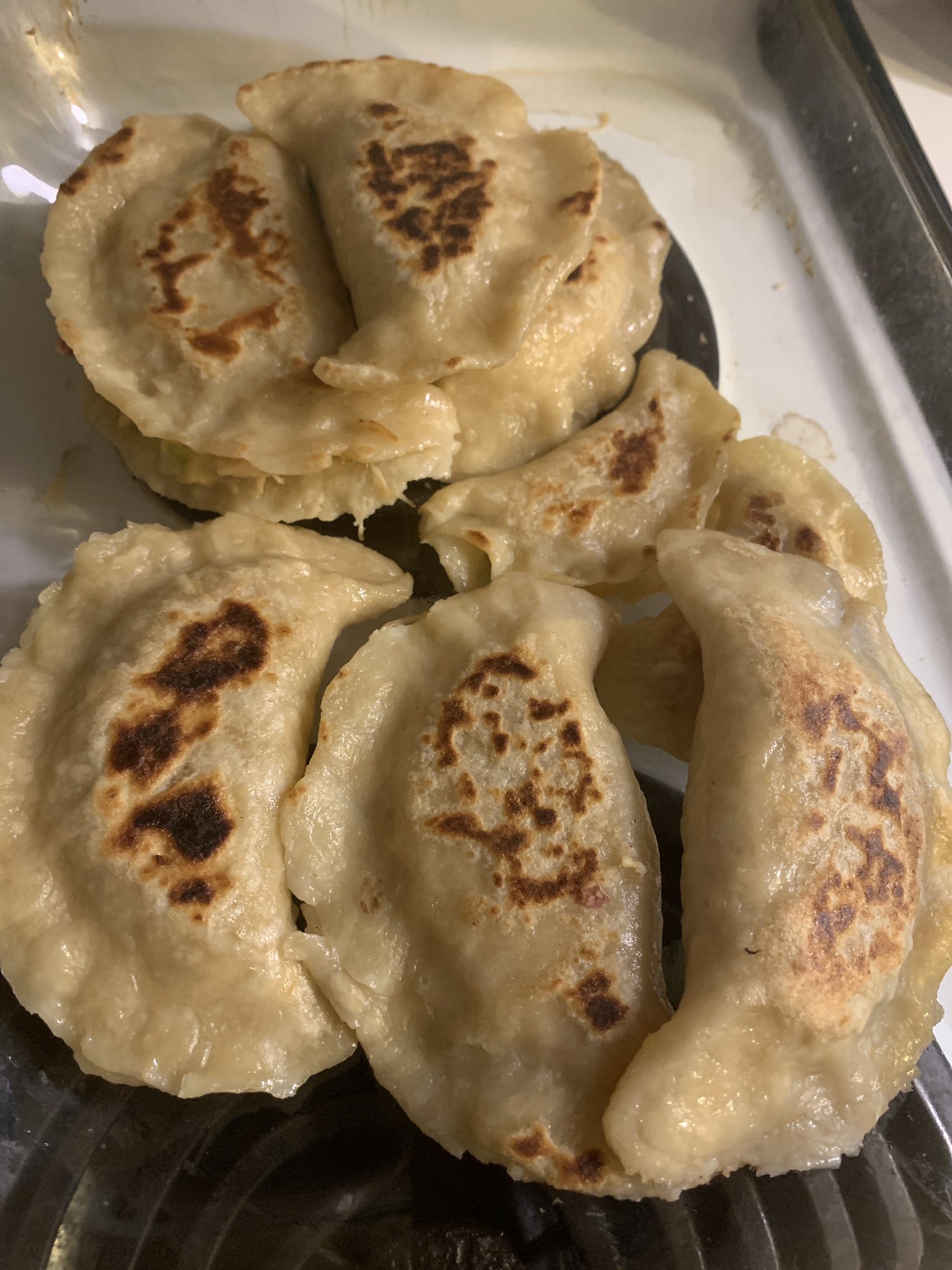 Made homemade perogies tonight. Recipe said 45 minutes, but it actually took 3 hours to make by scratch. Back hurts, tummy is full. Here’s the turnout: https://t.co/dCscq6kB7x