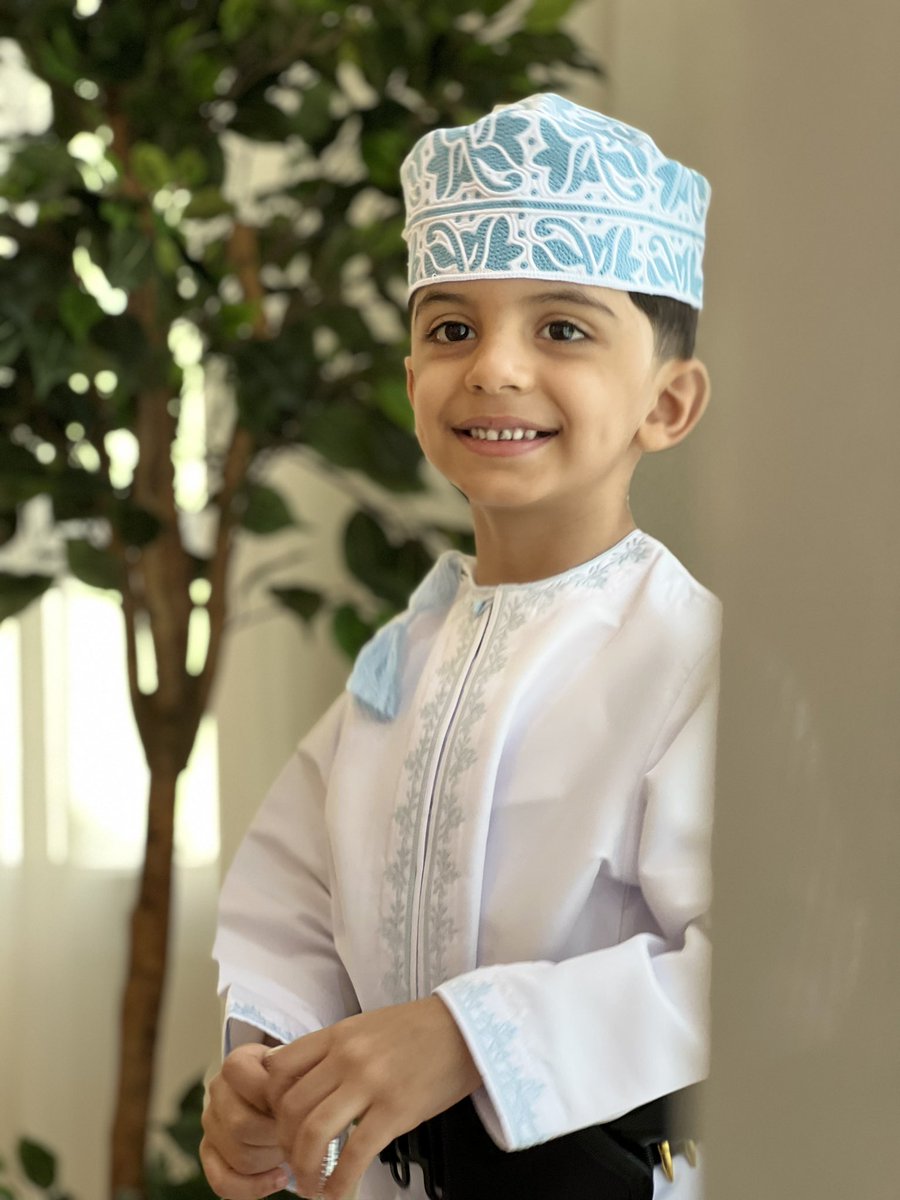 يوم متعب ،ضغوطات الحياه .. عمل .. اي كان … بمجرد ان استشعر نعمه ربي ف الاشياء الي وهبني اياها من زوجه صالحه ❤️💍 واطفال ..مثل الورد 🥹❤️ انسى كل الي كتبته في بدايه التغريده .. ( العائله ، الزوجه ، الابناء ) هم ضماد وبلسم كل شي صعب تمر فيه ،بختصار هم مصدر راحتك وسعادتك 😭❤️