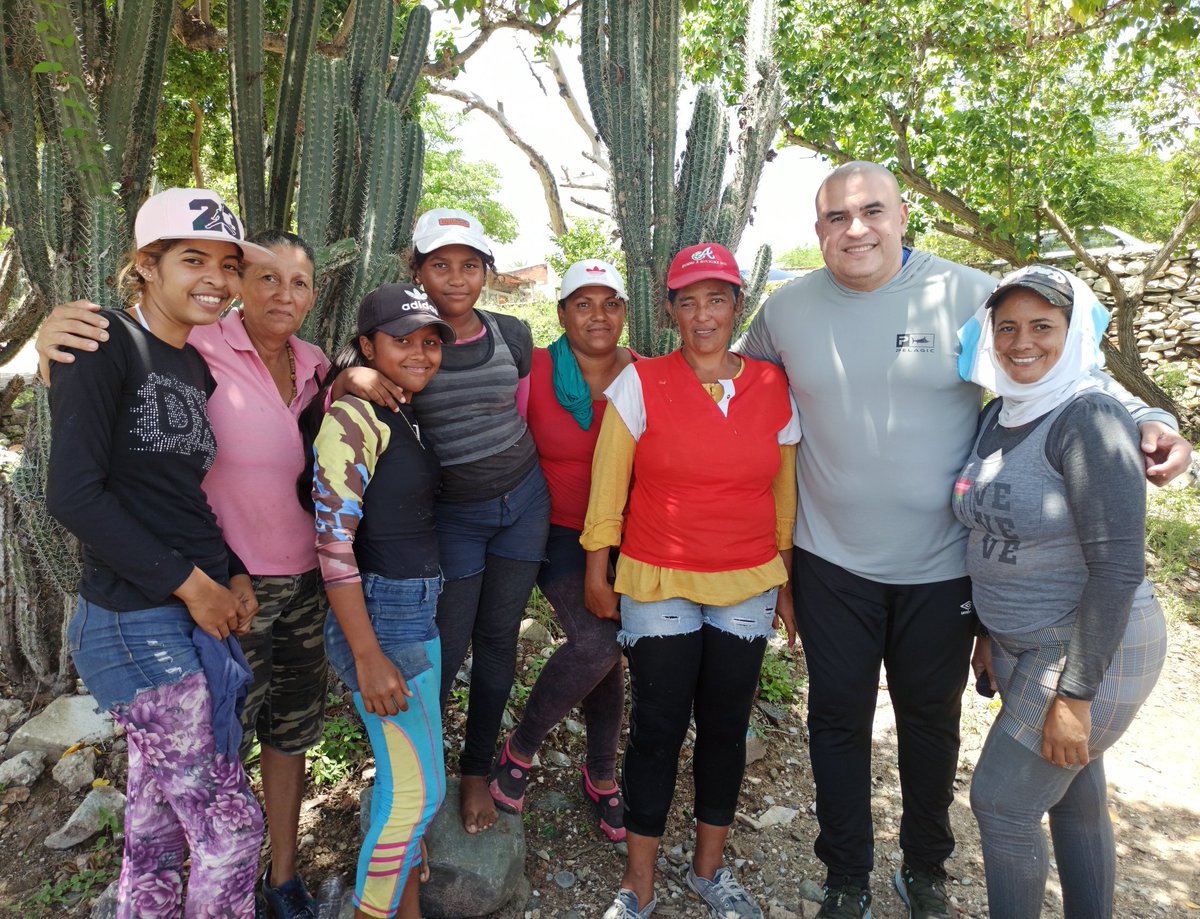 Mujeres trabajadoras de nuestro mar, aguerridas y valientes. La Revolución se fortalece con cada una de ellas, pues son garantes de alimento y bienestar, para un pueblo que está en lucha permanente a pesar de las medidas coercitivas imperiales.
#LosQueremosDeVuelta
<a href="/Jcloyo/">Juan Carlos Loyo</a>