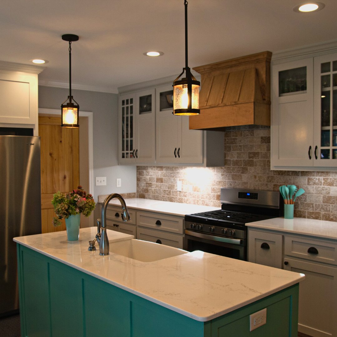 RKennamerConst's tweet photo. Wood accents are a great way to add your personal touch and natural charm to your space whether it's a dark stain, light stain, or even a more natural finish. Join us this week as we look back at some of our favorite applications! Today we'll showcase vent hoods. https://t.co/AndyUkzyPp