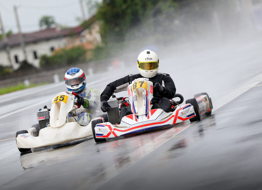 TimeAttackMNL's tweet image. This 40-year-old veteran just put the 'school' in old school after he showed a bunch of young karters after he almost won against a 4x champion.

timeattackmanila.com/motorsports/ra…