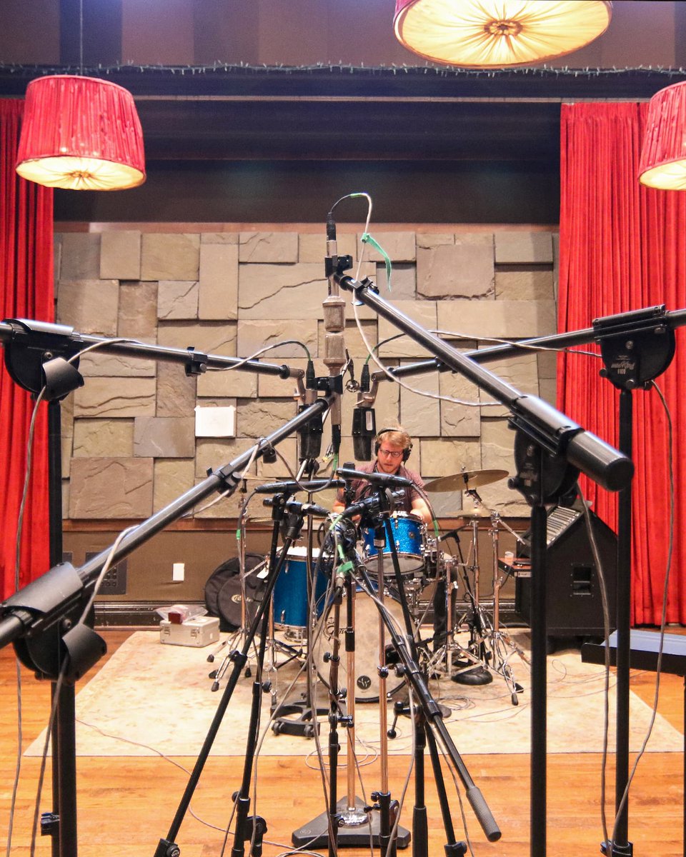 BBArocks's tweet photo. Learning stereo microphone 🎤 techniques in Blackbird Studio D today! #stereomic #recording #microphone https://t.co/4XG1EC9yCa
