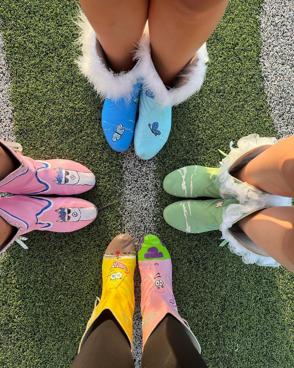 Swingsters_SHS's tweet photo. Senior Practice Boots!  #seniors https://t.co/5RYzVEvPoQ