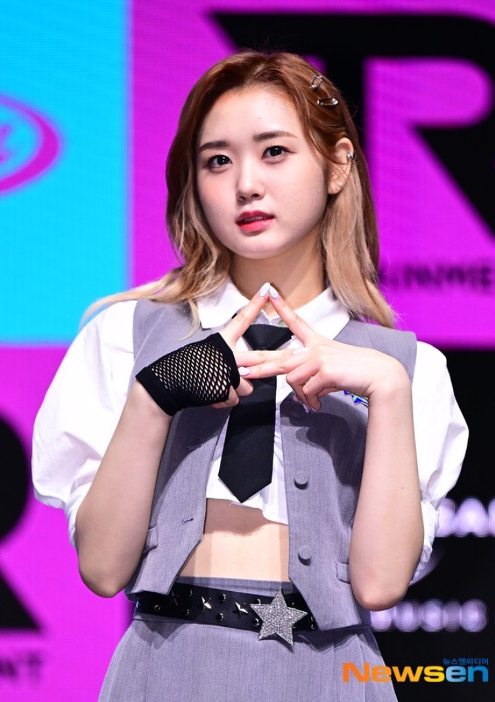 MireBrazil's tweet photo. 📸 | Mire durante o Showcase, ela estava simplesmente belíssima!  

©truedaloca #TRI_BE #MiRe #KISS #트라이비 #미레 #ミレ https://t.co/cHVMb4ptwt