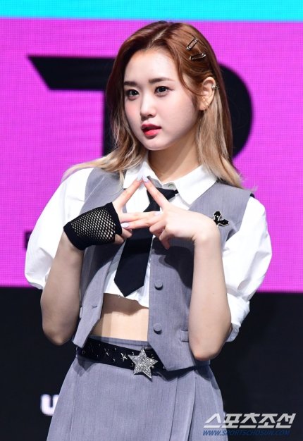 MireBrazil's tweet photo. 📸 | Mire durante o Showcase, ela estava simplesmente belíssima!  

©truedaloca #TRI_BE #MiRe #KISS #트라이비 #미레 #ミレ https://t.co/cHVMb4ptwt
