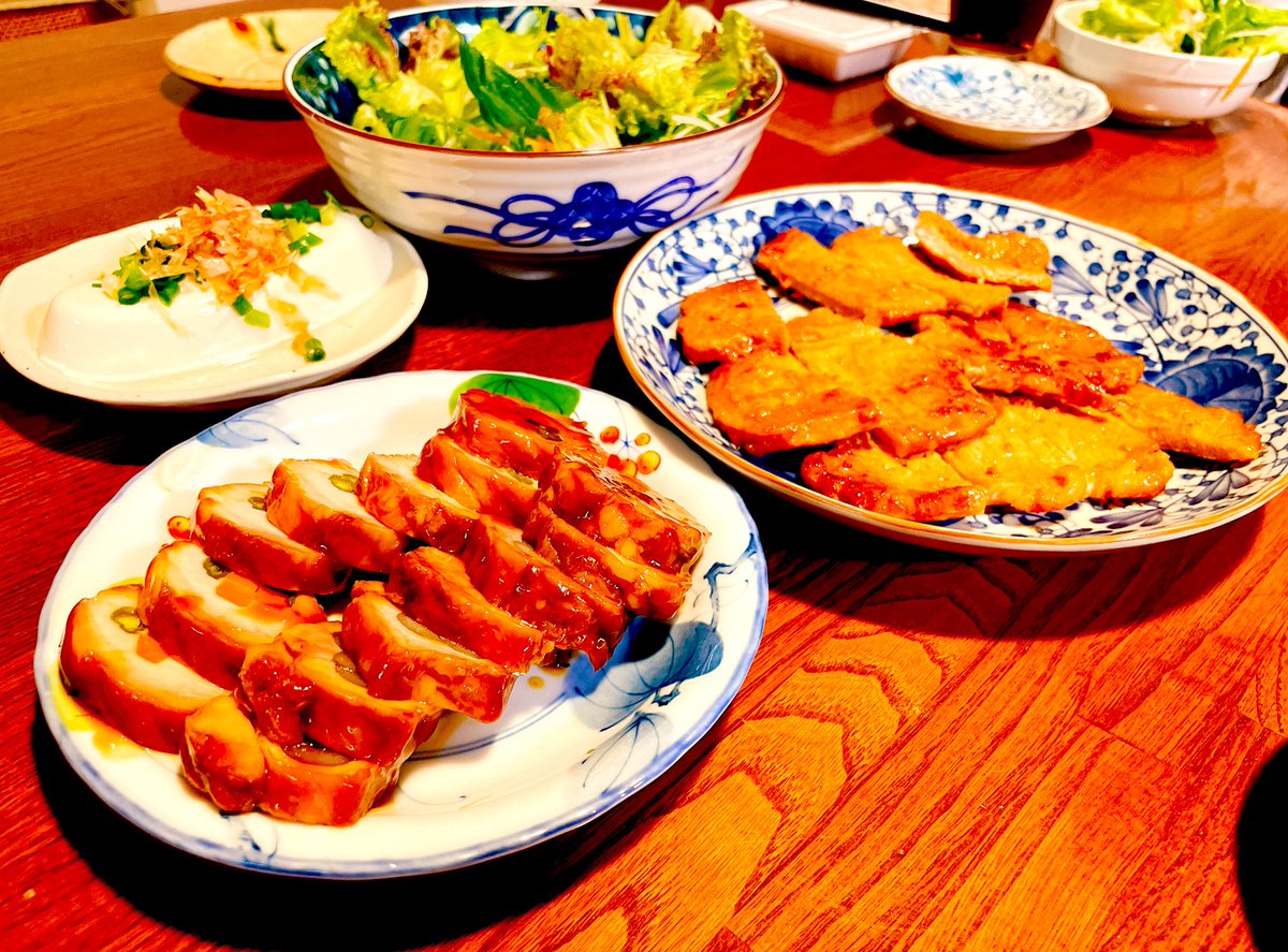 昨日の晩ごはん🍴 ・鶏の野菜巻き(冷凍食品) ・豚ロースの味噌焼き ・冷奴 などなど…( ‘༥’ )ŧ‹”ŧ‹” お肉の日でした( •ㅅ• و(و"♪