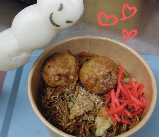 tokyoyakimochi's tweet photo. 今日もうまそうなんだぜぇ〜🎶
美味しそうだぜぇ〜🎶
#東京やきもち　#タコ焼きそば丼
#都立公園　#TokyoParks https://t.co/AoZLYNfxry