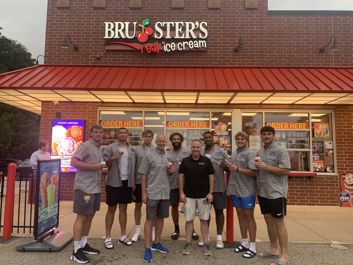 CoachTimSalem's tweet image. Summertime means Bruster’s of Squirrel Hill….TEs got taken care of…!