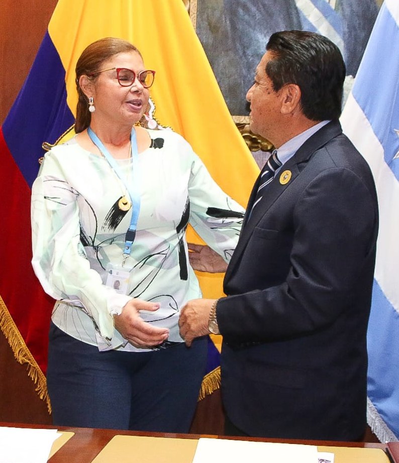 Gobernación del Guayas (@goberguayasec) on Twitter photo #Guayaquil | Gobernador <a href="/LorenzoCalvas/">Dr. Lorenzo Calvas</a> se sumó a los planes y proyectos de la coordinadora de <a href="/Salud_CZ8/">Coordinación Zonal 8 🇪🇨</a> <a href="/lucyjurado9/">lucy jurado</a> y del presidente del Colegio de <a href="/MedicoGuayas/">Colegio Médico Provincial del Guayas</a> <a href="/WilsonTenorioM/">WilsonTenorio</a> para fortalecer las atenciones y servicios de salud para la ciudadanía.
#JuntosLoHacemosPosible🇪🇨 #Guayaquil | Gobernador <a href="/LorenzoCalvas/">Dr. Lorenzo Calvas</a> se sumó a los planes y proyectos de la coordinadora de <a href="/Salud_CZ8/">Coordinación Zonal 8 🇪🇨</a> <a href="/lucyjurado9/">lucy jurado</a> y del presidente del Colegio de <a href="/MedicoGuayas/">Colegio Médico Provincial del Guayas</a> <a href="/WilsonTenorioM/">WilsonTenorio</a> para fortalecer las atenciones y servicios de salud para la ciudadanía.
#JuntosLoHacemosPosible🇪🇨