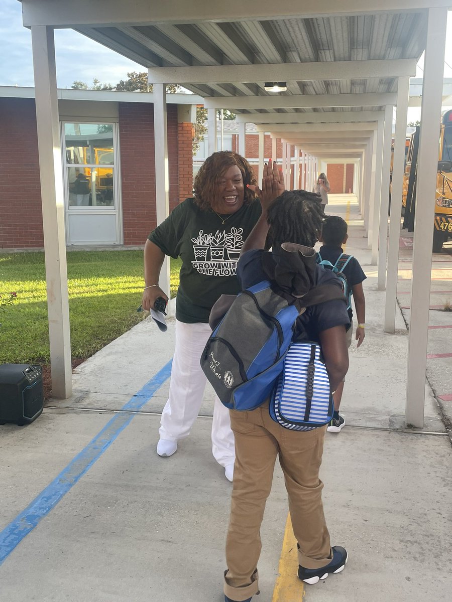 tamikascpps's tweet photo. Luling Elementary School Principal, Carol Bowie-Cotton excited to greet her students on their first day of school. The LES Family will "grow with the flow" as they prioritize planting seeds of success for every student, every day! https://t.co/Gn6jmtbM9l