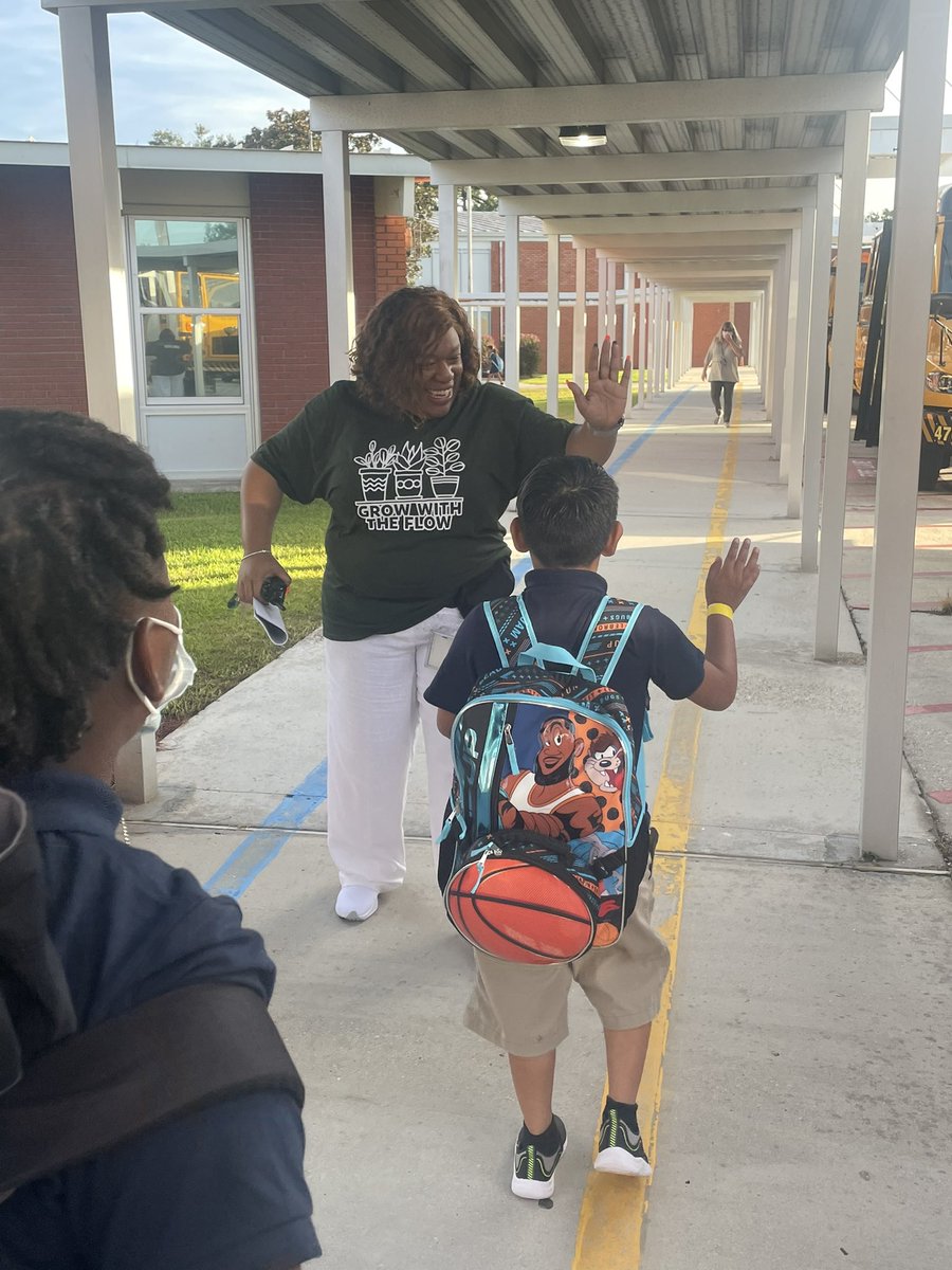 tamikascpps's tweet photo. Luling Elementary School Principal, Carol Bowie-Cotton excited to greet her students on their first day of school. The LES Family will "grow with the flow" as they prioritize planting seeds of success for every student, every day! https://t.co/Gn6jmtbM9l