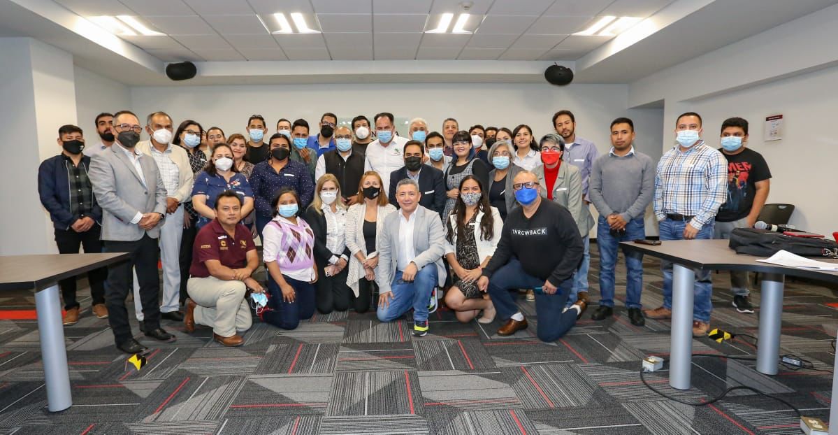 SE_mx's tweet photo. La Sria. @tatclouthier visitó a profesor@s de #CECyTES que se capacitan en la @SE_mx en el desarrollo de #LowCode gracias al convenio firmado con @Siemens. Reiteró la importancia de la adopción y transferencia de conocimiento tecnológico para la formación de estudiantes. https://t.co/njMZHWwoyP