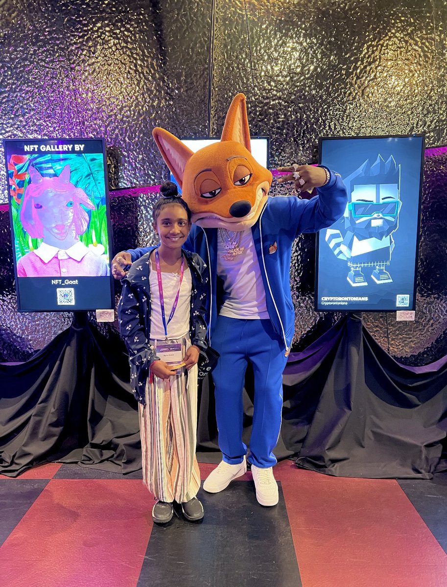 🦊 look who I got to see irl at the <a href="/Futurist_conf/">Blockchain Futurist Conference</a> today? <a href="/iamslickasafox/">Slick as A Fox</a> they were kind enough to take a picture with me 😁👀 take a looksie 👀👀👀👀<a href="/0xtorontonians/">Cryptorontonians</a> x <a href="/nft_goat/">AlwaysBeKind</a> art behind us !! 🎨🖌