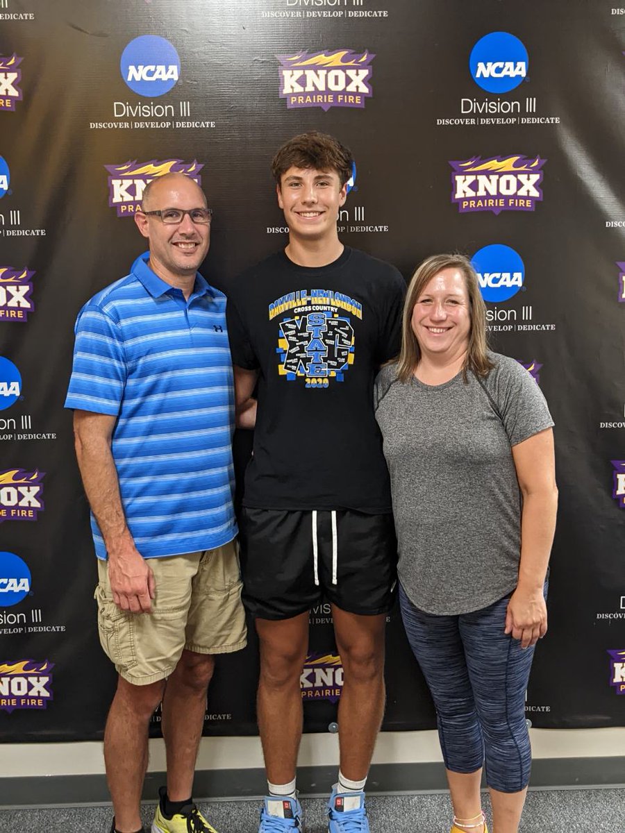 After a great visit, I am blessed to receive an offer from Knox college! Thank you @CoachBenKnox for the great conversation and visit!