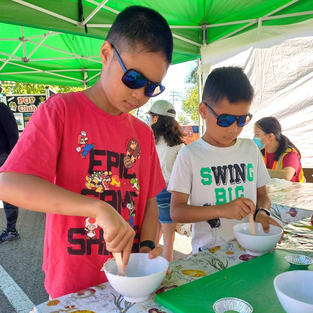 💙This week we're all about blueberry appreciation! Over the weekend, kids joined us to learn a little about blueberries &amp; create their very own blueberry tartlet! 

➡️Join us this Wednesday at @portmoodymarket &amp; find out why we simply love to be blue!