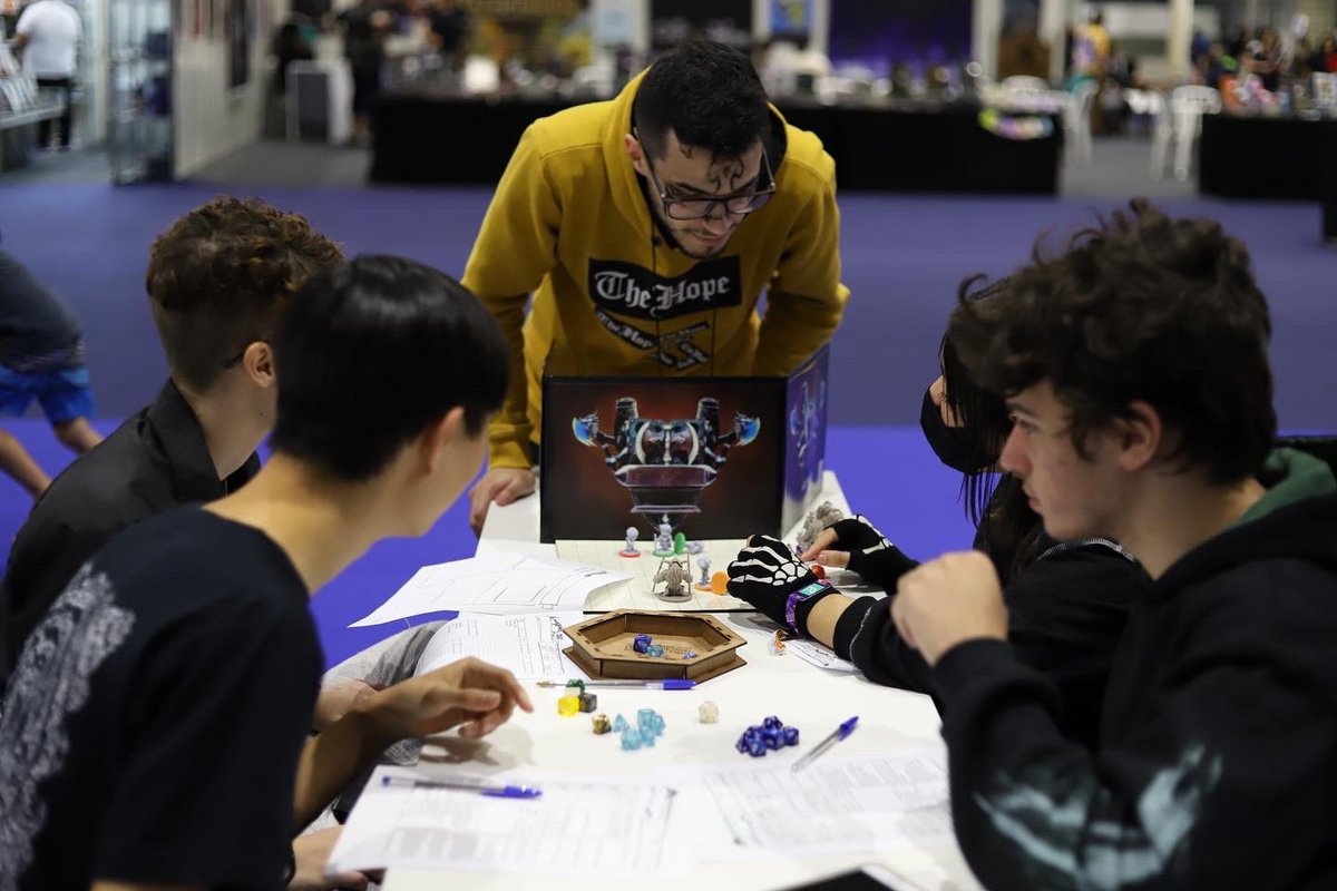 ucconx's tweet photo. Jogos de tabuleiro também estiveram presente no #UcconX para garantir sua diversão! Conta para a gente, qual seu jogo favorito? 🎲♟#UcconX23 https://t.co/PqO4y1Jtir