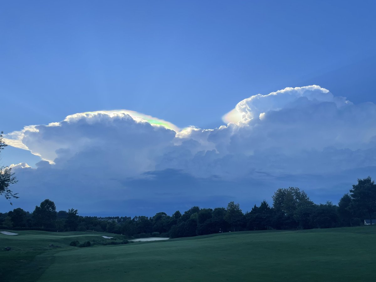 khangsweather's tweet photo. Incredible neon colors on top of these cloud structures. Taken 6:50p in Aldie, VA. https://t.co/uIdjB2hpiJ