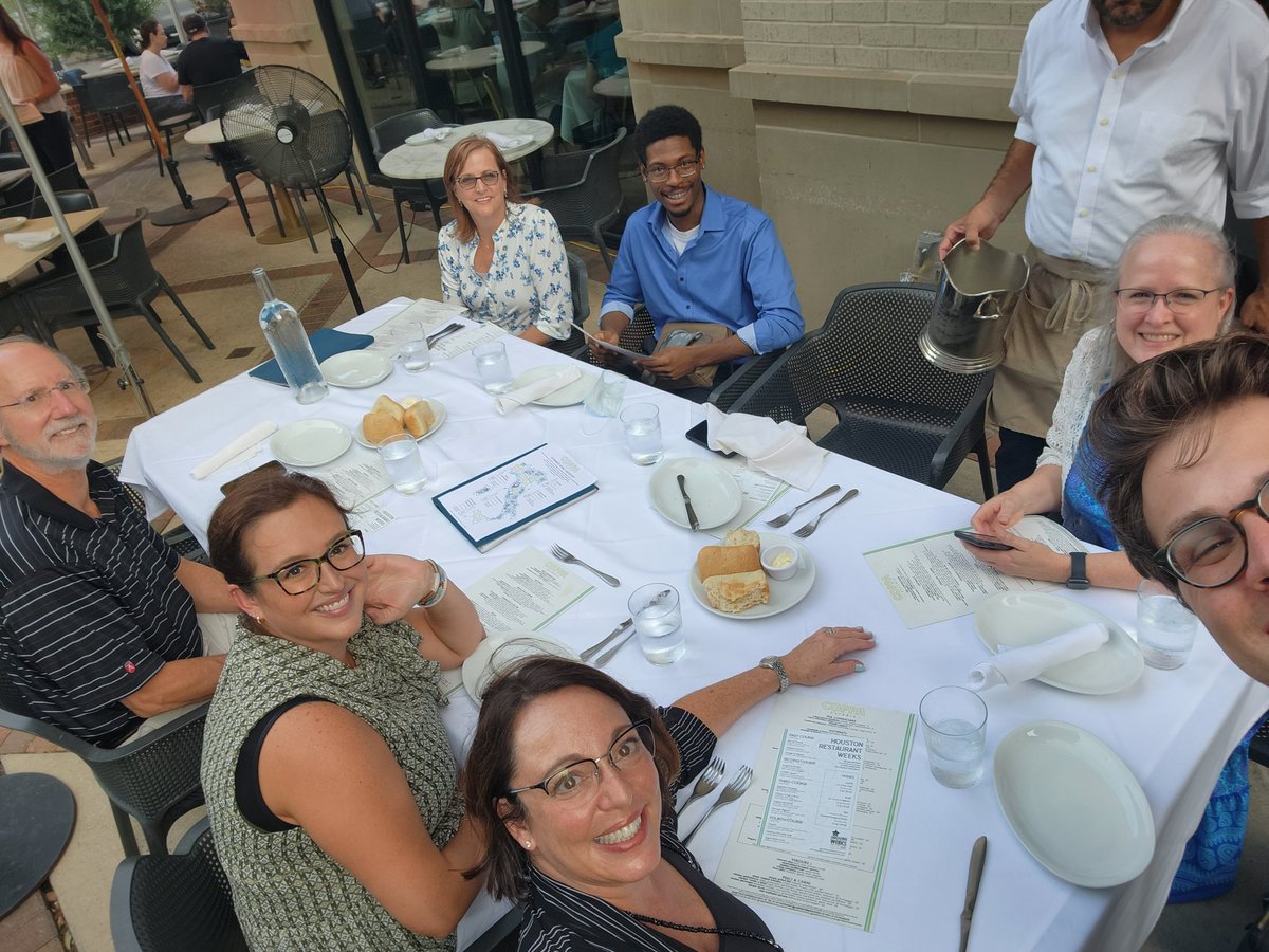 CallawayLane's tweet photo. Cross site dinner: Birmingham fellows and Nashville faculty
#vaqssi2022
@qualityscholar https://t.co/CRxjbSxgtE