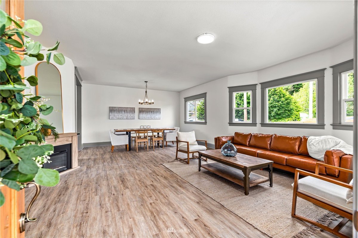 TheVisionEx's tweet photo. Taking tonight off from the #GMAE show everyone.

Just found out that the paperwork has cleared and I'm BUYING THIS HOUSE!

I'll be moving after my signatures come through, but if I have to move my home office as my last step I will to make sure to be here for you! https://t.co/jqVdJh2o4c