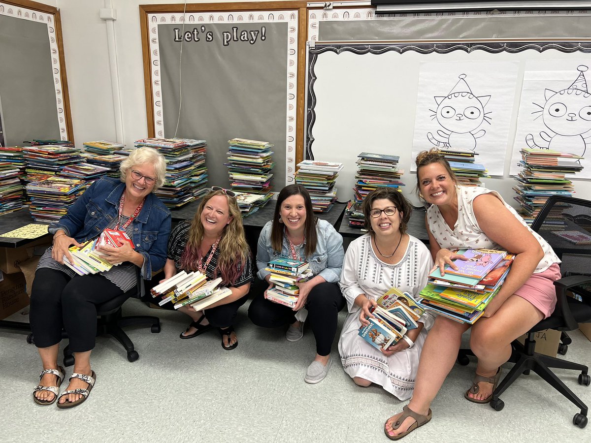 Completely in awe of these amazing educators who have spent the past two days tirelessly organizing, cataloging & labeling thousands of books for the Book Nook at our new Early Childhood Center🦊📚 #littlelearners #raisingreaders @LBookends @LivePMA @sarahlibbgs