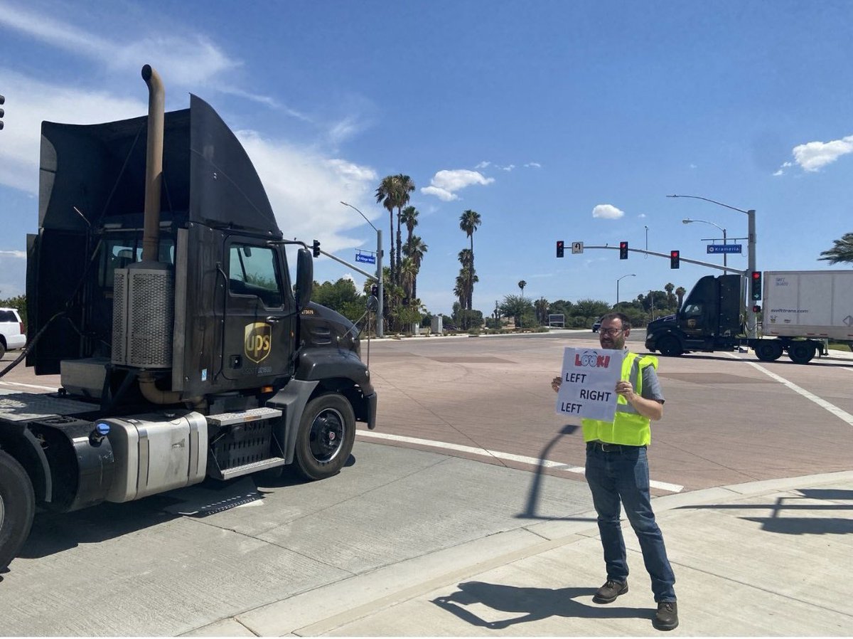 UPS Empire Feeder DDST (@upsempireddst) on Twitter photo Tier 3-Tuesday-Empire Hub- Randy Lewey Reminding Our Empire Drivers To Look, Left, Right, Left Before Crossing An Intersection To Avoiding A Tier-3 Accident #Tier3Tuesday #SocalFeeder <a href="/SouthCal_Feeder/">SoCal Feeder Family</a> <a href="/Buckeyelouie/">TrablS</a> <a href="/LouRivieccio/">Lou Rivieccio</a> <a href="/logisticsboss/">Mark Oty</a> <a href="/divine2wincom/">Trina Norman</a> <a href="/melirere/">Melinda Herrera</a> Tier 3-Tuesday-Empire Hub- Randy Lewey Reminding Our Empire Drivers To Look, Left, Right, Left Before Crossing An Intersection To Avoiding A Tier-3 Accident #Tier3Tuesday #SocalFeeder <a href="/SouthCal_Feeder/">SoCal Feeder Family</a> <a href="/Buckeyelouie/">TrablS</a> <a href="/LouRivieccio/">Lou Rivieccio</a> <a href="/logisticsboss/">Mark Oty</a> <a href="/divine2wincom/">Trina Norman</a> <a href="/melirere/">Melinda Herrera</a>