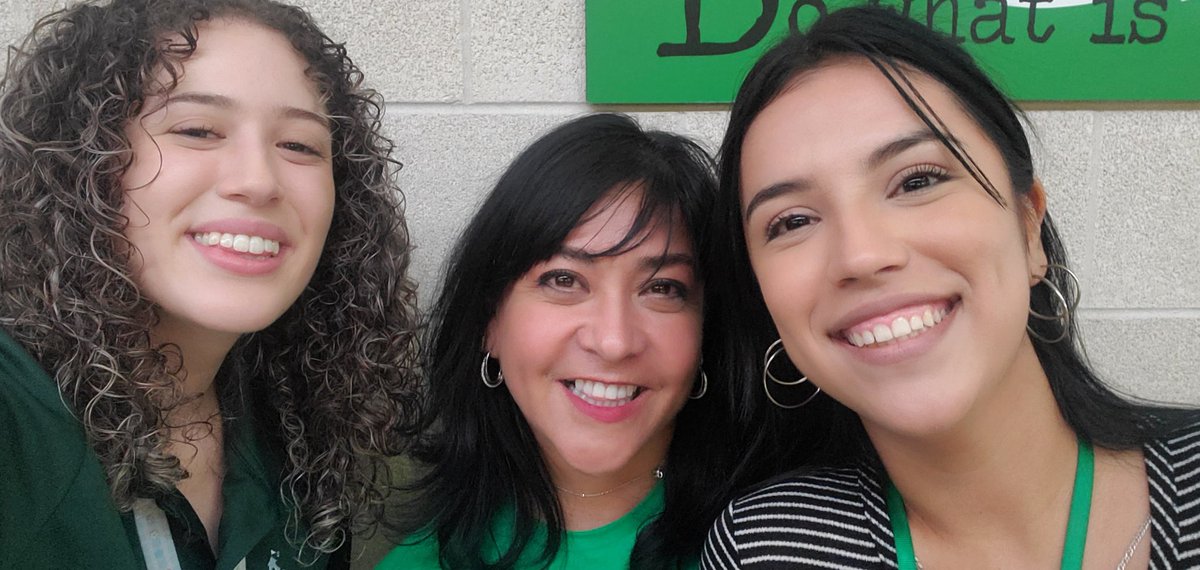 destrada426's tweet photo. @LakeDallasElem @DrRockwood @LakeDallasISD Meet the teacher at LDE in the books. Can't wait for a great new school year! #FalconsFirst https://t.co/DMXKz3CsGe
