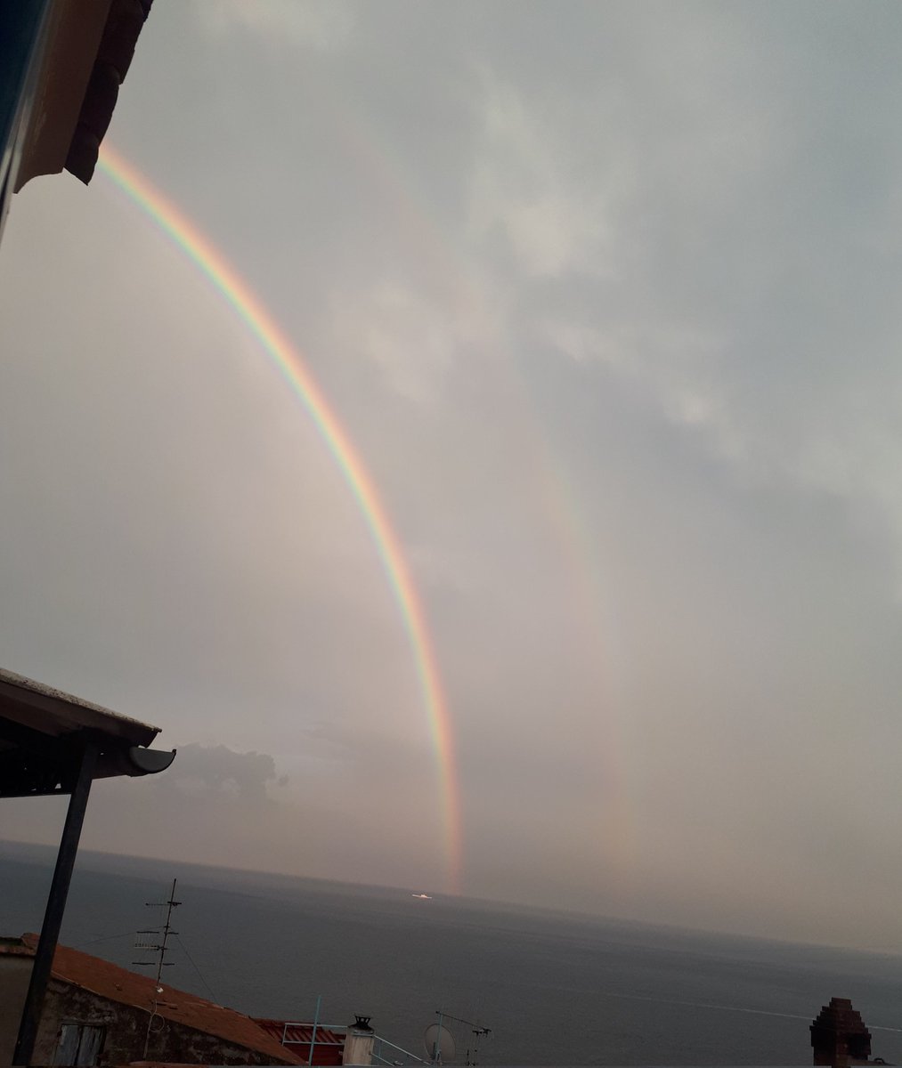 Un enorme arcobaleno stasera a Nerano in penisola sorrentina dopo la buriana!