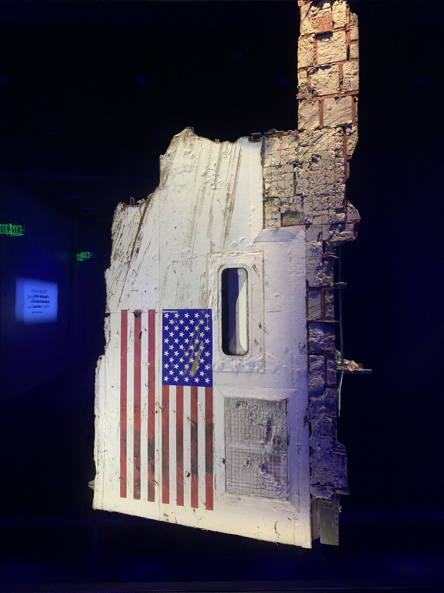 Un débris de la navette Challenger exposé au <a href="/KennedySpcCtr/">Kennedy Space Center</a>