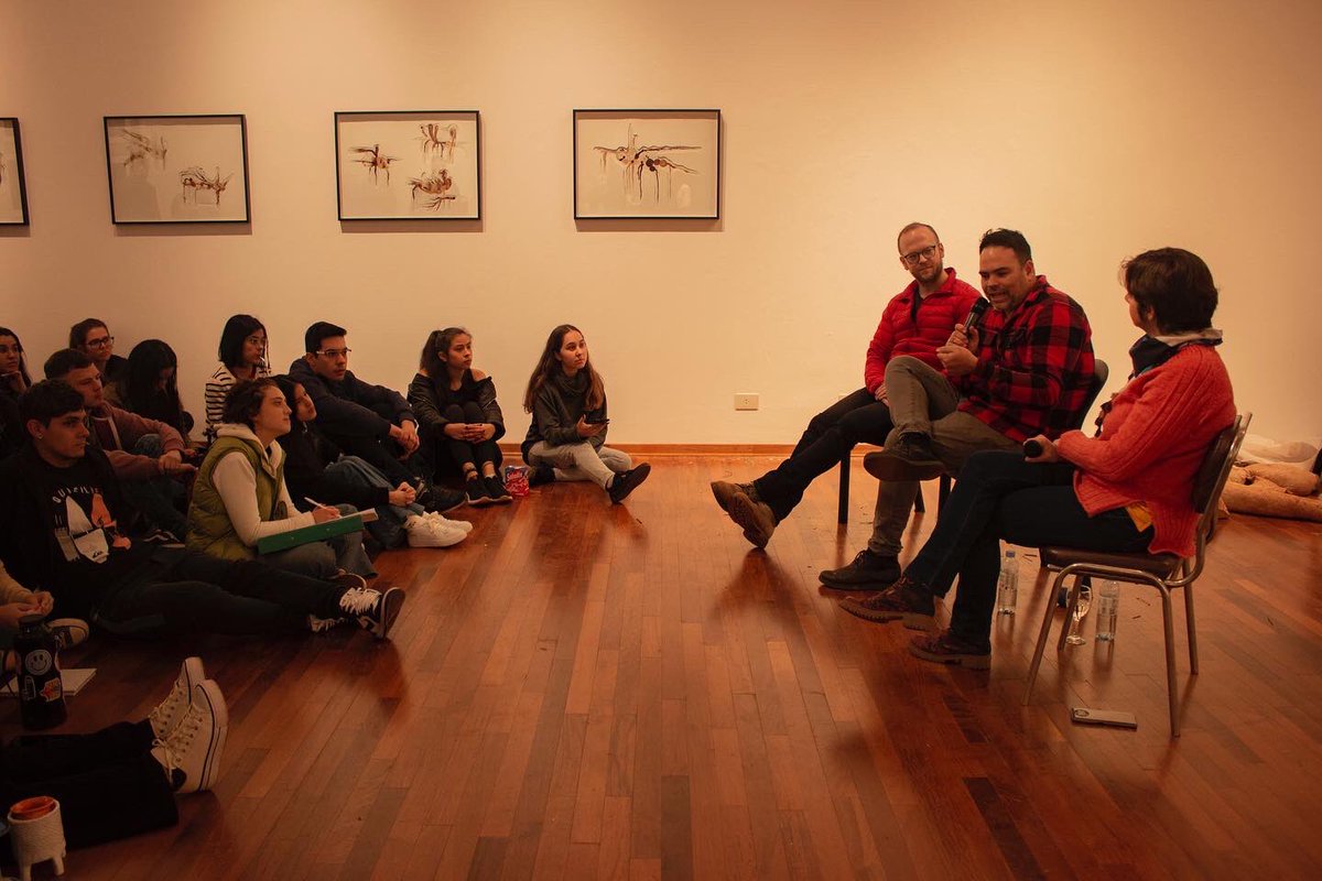 El Artista Andrés Paredes, brindó una charla para los estudiantes de la FAyD

Este miércoles 10 de agosto a las 18 horas, será inaugurada la muestra “Tierra adentro”, del artista en el Museo de la FAyD - UNaM <a href="/un_misiones/">UNaM</a> <a href="/ivonneaqui/">𝑰𝒗𝒐𝒏𝒏𝒆 𝑨𝒒𝒖𝒊𝒏𝒐</a>